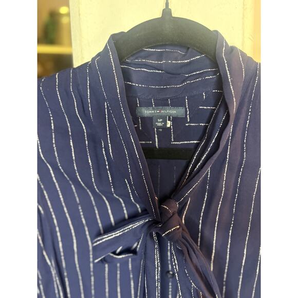 Tommy Hilfiger Women's Sleeveles Navy Blue Pin Stripe Tie Neck Blouse Size S 4-8 - Picture 3 of 5